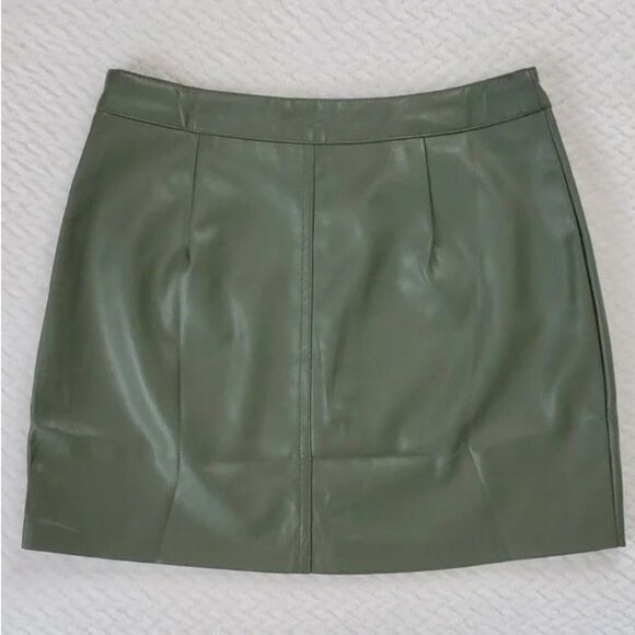 NWT LuLu’s Most Fab Olive Green Vegan Leather Button-Front Mini Skirt - Size S - Picture 2 of 5